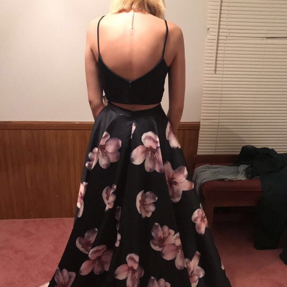 Prom dress - Picture 2 of 3